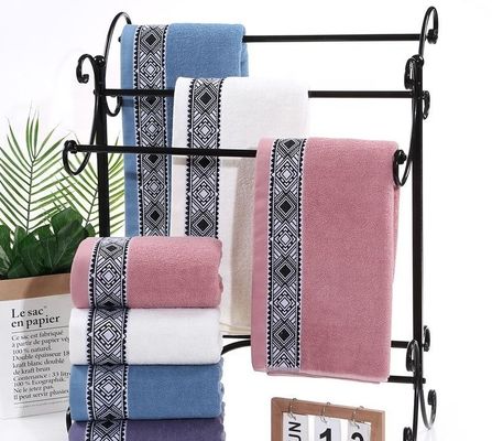 Обыкновенно окрашенное Jacquard High Set Bath Towel изготовлено из 100% чистого хлопка