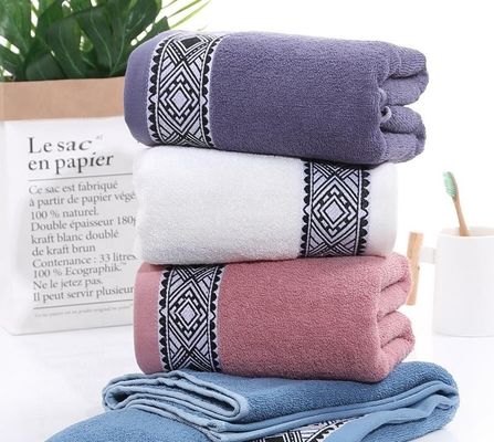 Обыкновенно окрашенное Jacquard High Set Bath Towel изготовлено из 100% чистого хлопка