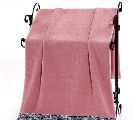 Обыкновенно окрашенное Jacquard High Set Bath Towel изготовлено из 100% чистого хлопка