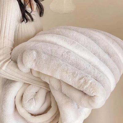 Отличные теплые серые фланельные одеяла для дивана
