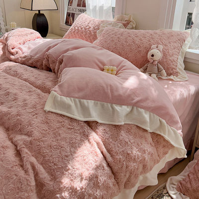 2023 Hot Lace Rose Rabbit Plush Four-Piece Set Comforter Set с твердым узором