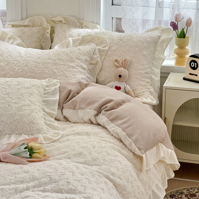 2023 Hot Lace Rose Rabbit Plush Four-Piece Set Comforter Set с твердым узором